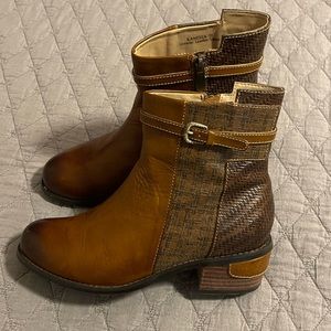 L’Artiste Booties Like New